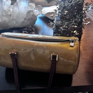 Louis Vuitton authentic Glossy Beige Shoulder Bag